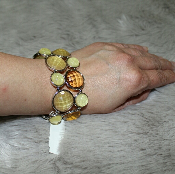 NY&Co bracelet gold and neutral tones - Picture 5 of 5